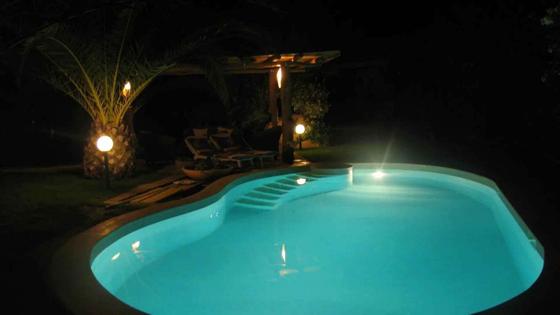 Villa Grazy Con Piscina Privata モンテ・ナイ